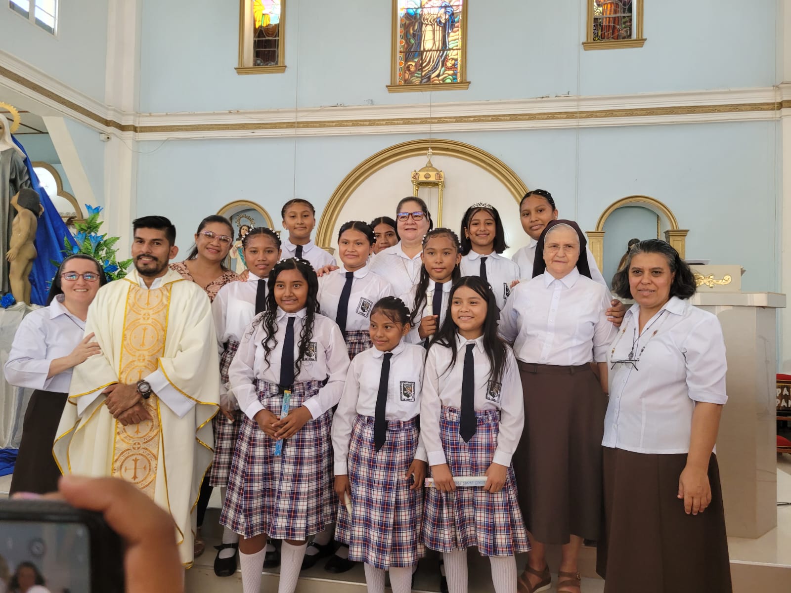 Bautismo, Comunión y Confirmación para Estudiantes de la IEENSIU